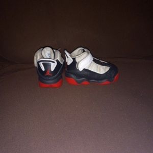 Black/University red-white chlorophyll 6 rings